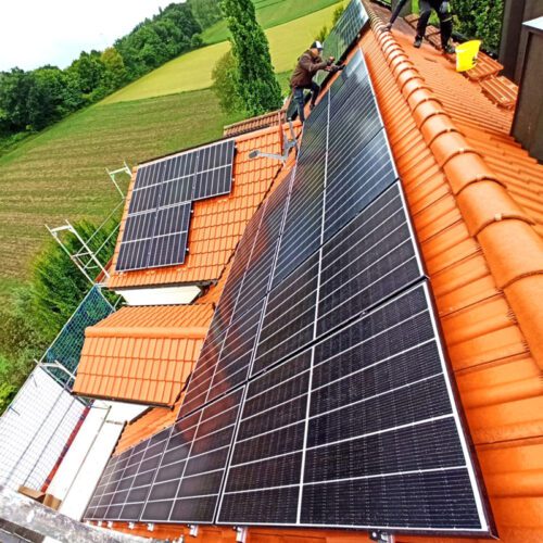 Effizientes Solarpanel zur Stromerzeugung auf dem Dach